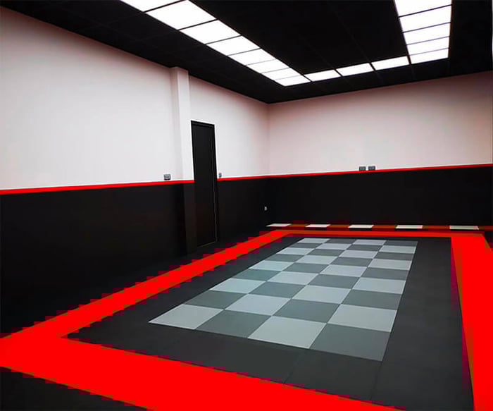 Bodenbelag für Garagen: Warum man sich für PVC-Fliesen entscheiden sollte und wie man sie auswählt