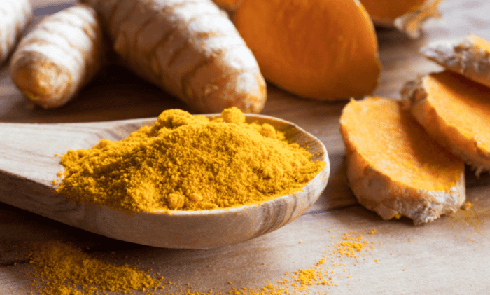 La curcuma, storia e proprietà della Regina delle Spezie