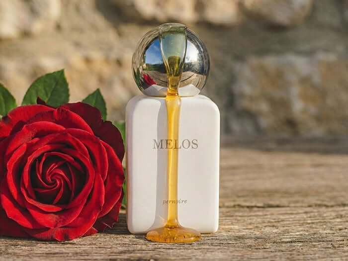 Melos by Pernoire: A Rustic Rose Wrapped in Wild Honey