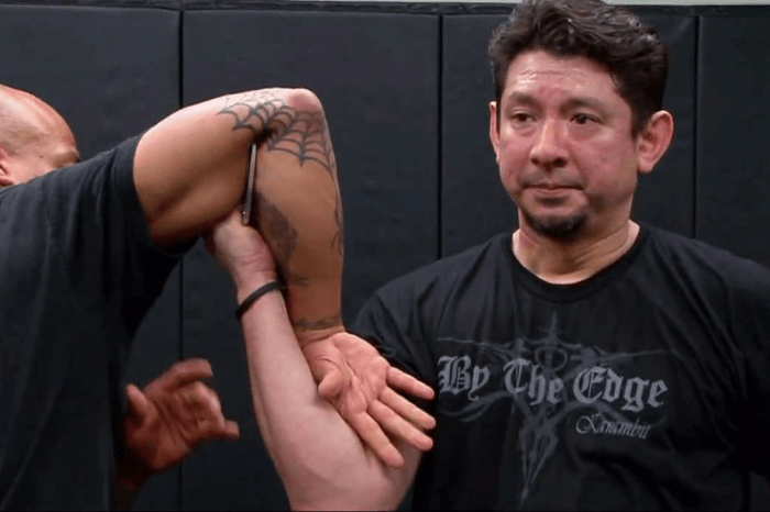 THE GALLANTRY GUIDE TO THE KARAMBIT