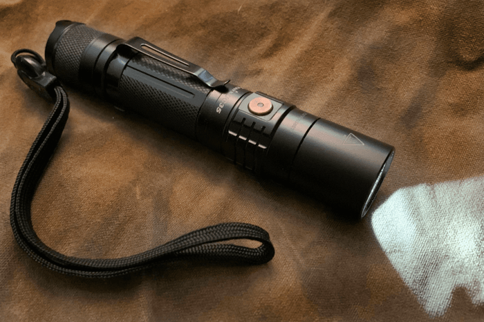 GALLANTRY GUIDE TO THE EDC FLASHLIGHT