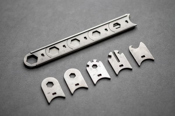 THE GALLANTRY GUIDE TO THE EDC MULTITOOL