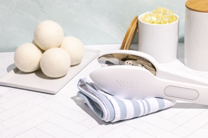 Benefits of a Hand Iron for Clothes and Linen