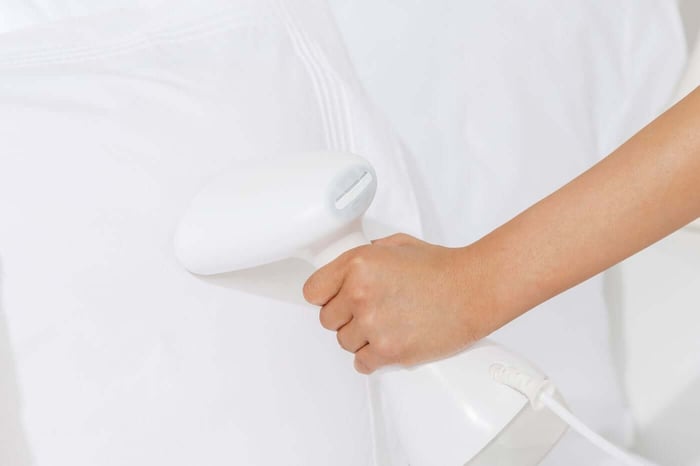 Can You Use a Garment Steamer Horizontally on Bedding and Upholstery?