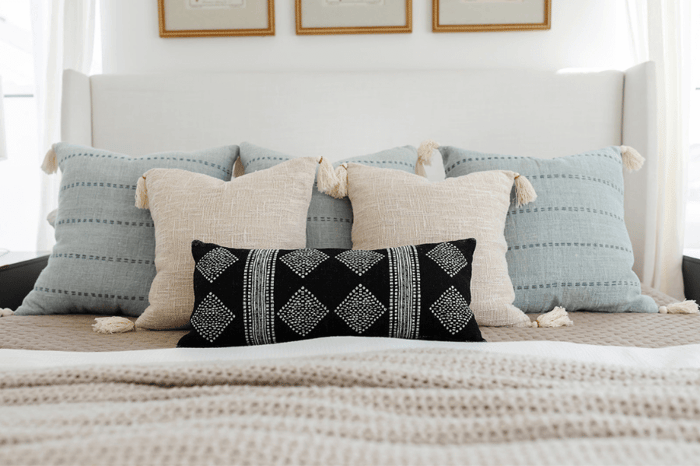 Throw Pillow Sizes: A Guide for 2024