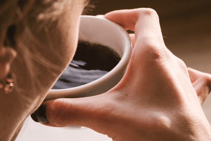 Drikker du for meget kaffe? Det kan gå ud over din hjerne