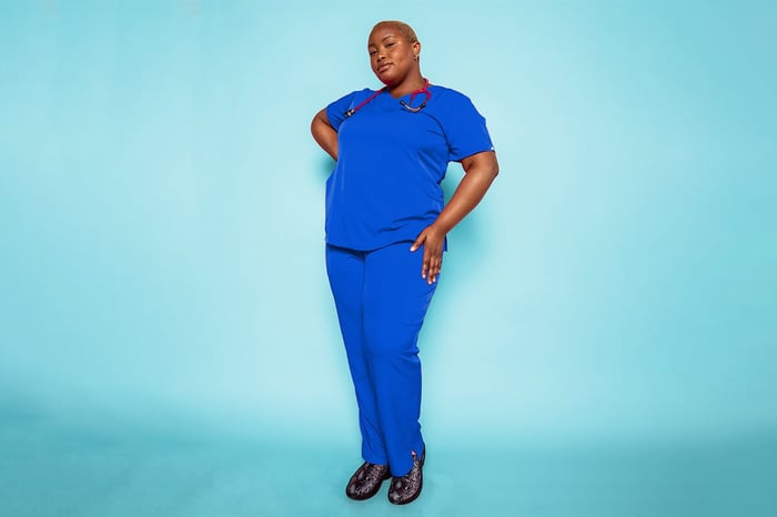 The Best Plus Size Scrubs For Curvy Women
