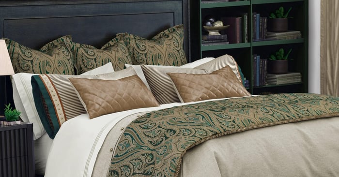 What exactly are bed scarves?