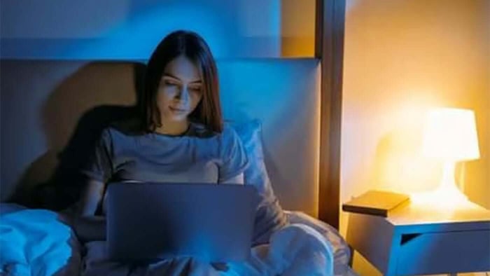 Blue Light Accelerates Skin Aging & Affects Hormones