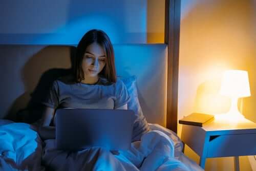 Blue Light Accelerates Skin Aging & Affects Hormones