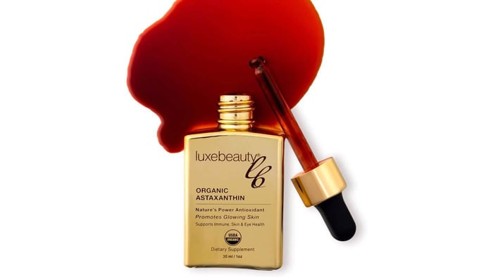 Gold bottle in Christina Aguilera’s Erewhon smoothie – Luxe Beauty Organic Astaxanthin