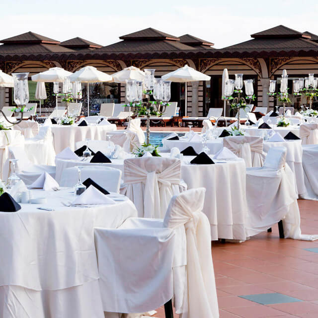 Who offers the best customer service when buying wholesale table linens online?