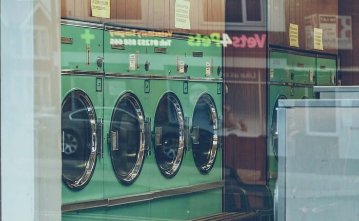Arranging table linens throughout a commercial laundry