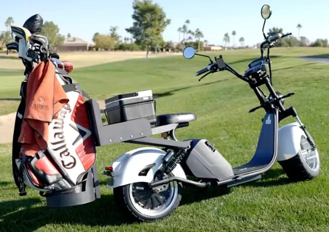 How to Carry Golf Clubs on a Scooter