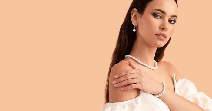 What Jewellery To Wear With An Off Shoulder Dress