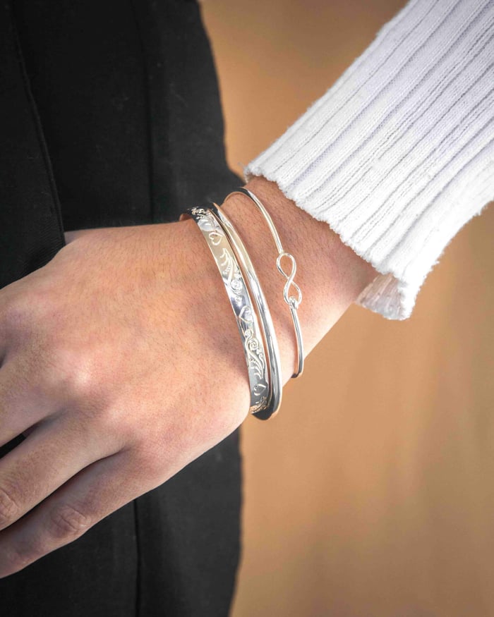 How To Wear Bangle Bracelets: Fit, Sizing & Styling