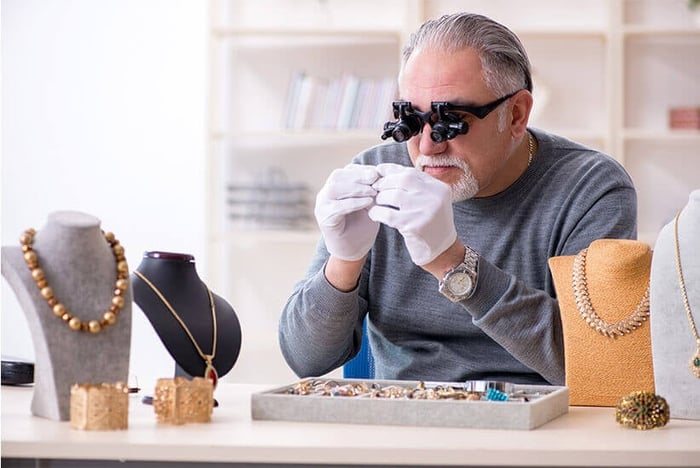 How Do Jewellers Clean Diamond Rings?