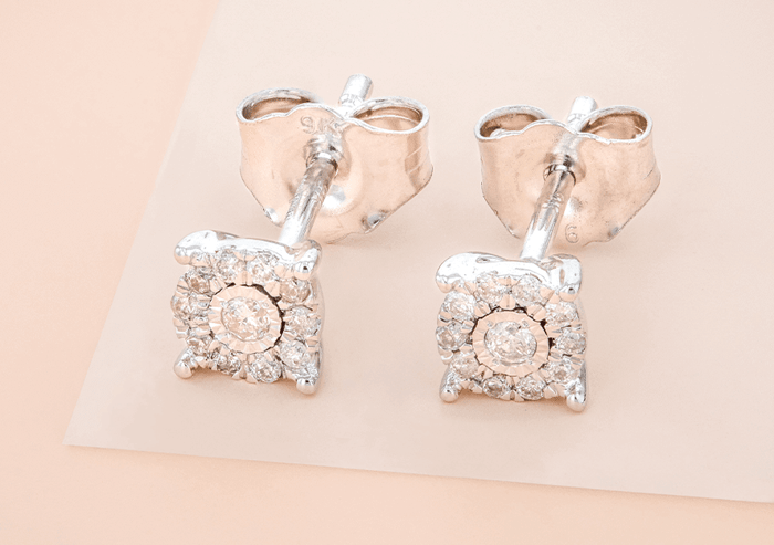 How To Wear Earrings With Sensitive Ears: An Introduction To Hypoallergenic Earrings