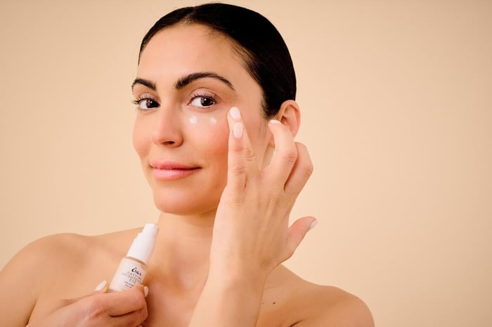 Why You Need a Vitamin C Eye Cream For Hormonal Skin Aging