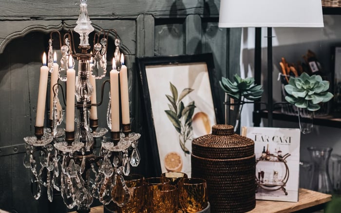 How to Decorate Dark Academia Style