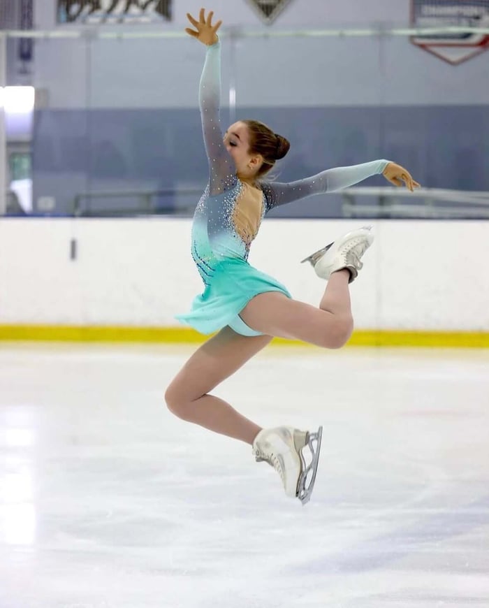 Cold Hands While Figure Skating? My Warm Hands Solution | Toasty Touch Review