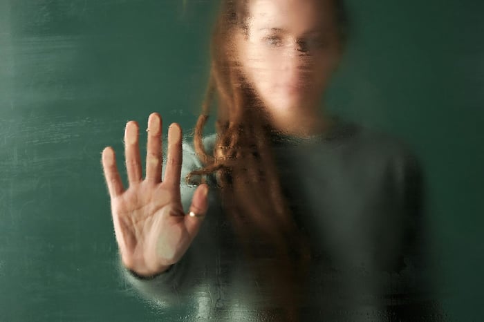 Understanding Derealization Disorder Symptoms and Diagnostic Criteria