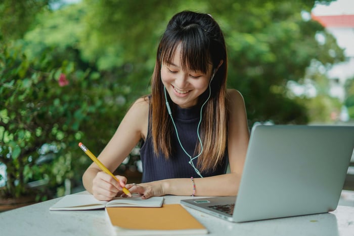 Online CEUs for Social Workers: Your Guide to Affordable, Accredited Continuing Education
