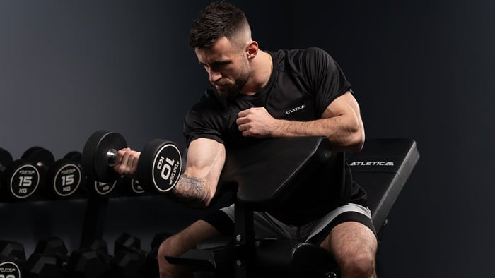 Preacher Curls: Für massive Bizeps Erfolge | ATLETICA