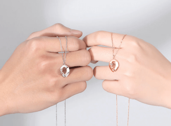 高校生のペアネックレスはどう選ぶ？選び方や人気アイテムをご紹介