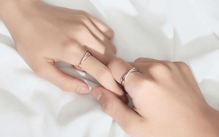 社会人のためのペアリングの選び方！大人がカップルつけても恥ずかしくないペアリングとは？みんなが買ってる指輪はこれ！