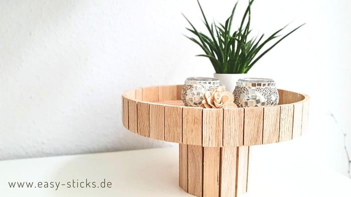 Upcycling Bastelidee: Rundes Tablett mit Sockel