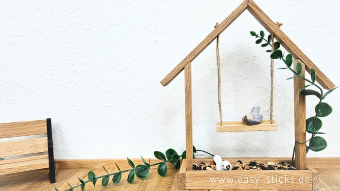 Vogelschaukel aus Bastelklötzchen