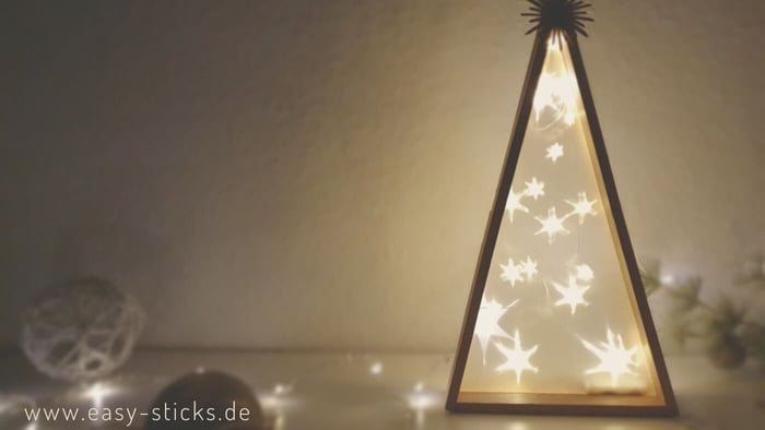 Weihnachtsbaum aus Bastelklötzchen mit Sternenlichteffekt