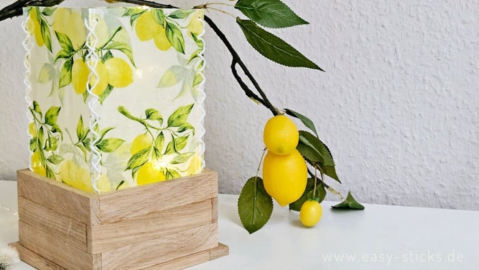 Zitronen Windlicht mit Holzklötzchen basteln