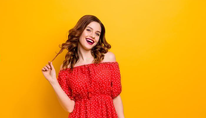 What Jewellery Should You Wear With An Off The Shoulder Dress