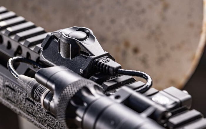 surefire スイッチ Amazon | SUREFIRE シュアファイヤー リモートスイッチ UE07 Remote