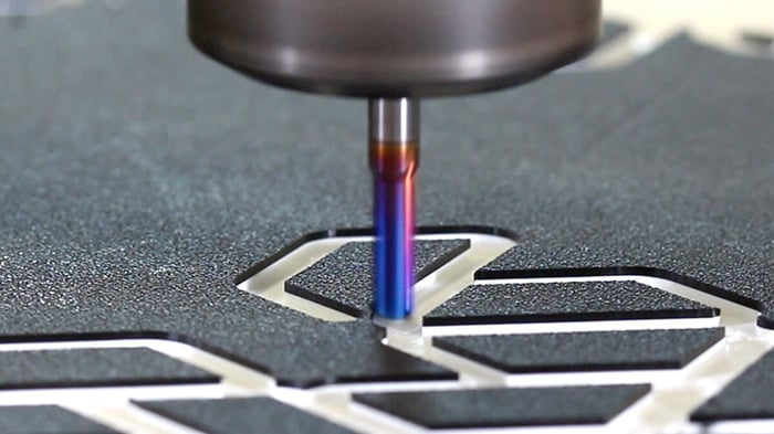 Warum HDPE-Maschinen einfacher zu bedienen sind als Acrylmaschinen – und die Fräser, die dies mühelos machen