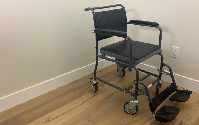 Your Only Guide to The Best Bedside Commode