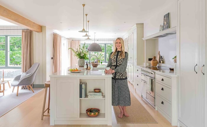 Kitchen in the middle layout