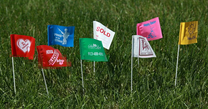 custom marking flags in grass