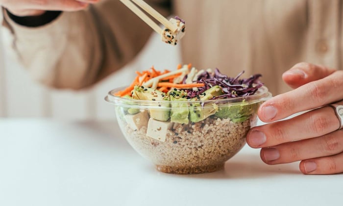 Schlafen und Essverhalten : Wie dein Schlaf dein Essverhalten beeinflusst