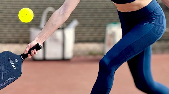 Can you bounce serve in pickleball