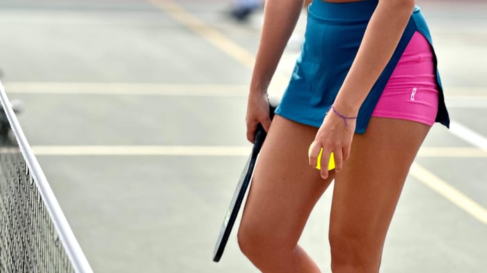 Can you switch hands in pickleball