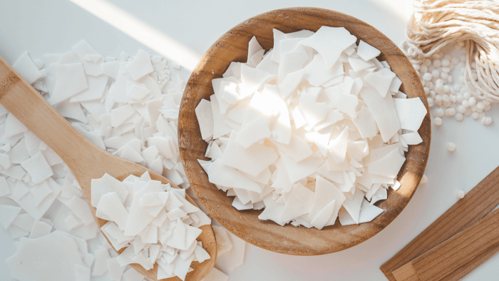 Pillar Wax vs Container Wax: A Beginner’s Guide