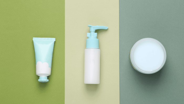 Leave-On vs Rinse-Off: What They Really Mean for Formulas