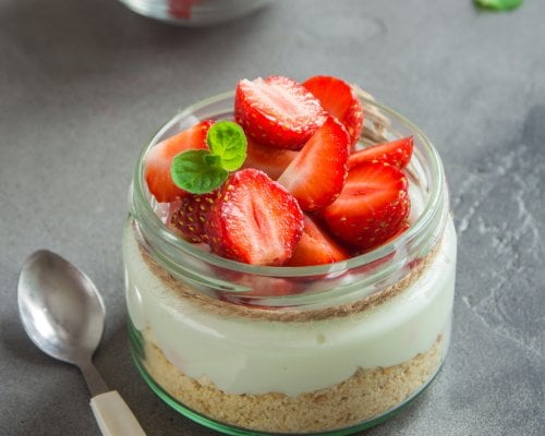 Salsa Jar Strawberry Cheesecake Cups