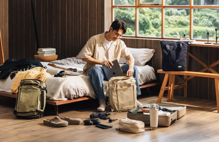 2026 出國登機包推薦！旅人休閒擴充後背包 38L 開箱，從日常通勤到 3 天出國一包搞定！