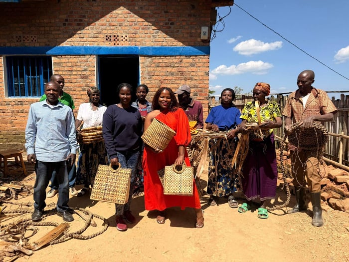Rwanda Artisans Behind the Scenes at Mo's Crib