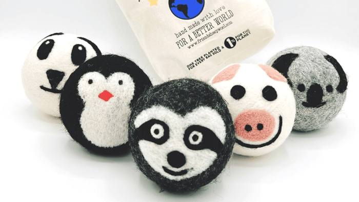 Friendsheep Dryer Balls vs. Dryer Sheets: A comparison of eco-friendly dryer balls and single-use dryer sheets