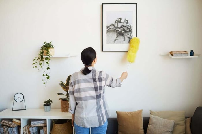 Dry vs. Wet Dusting: How to Choose the Best (and Safest) Method for Your Home